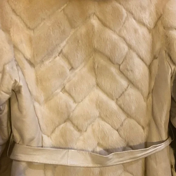 VINTAGE WHITE MINK AND LEATHER COAT - Picture 11 of 15